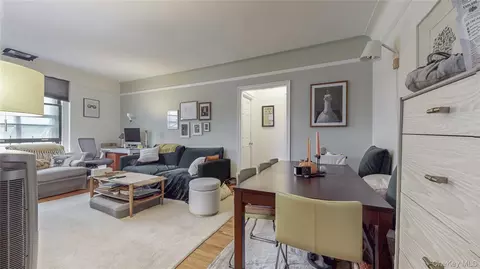 72-34 Austin St #F7, Forest Hills, NY 11375