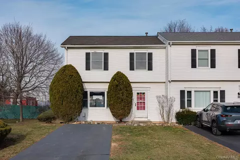 43 Zugibe Ct, West Haverstraw, NY 10993