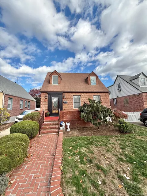 5335 192nd St, New York, NY 11365