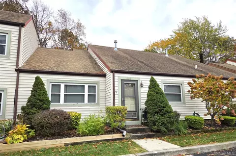 618 Lake Ct #618, Middle Island, NY 11953