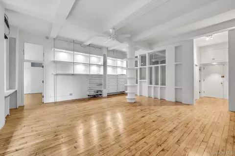 121 W 17th St #3B, New York, NY 10011