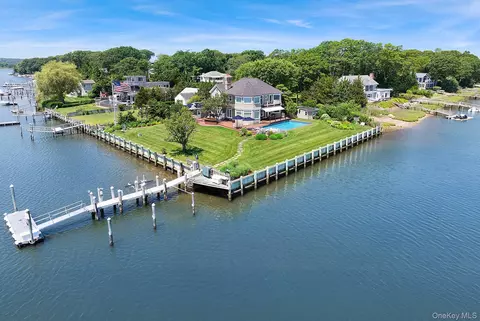 60 Bay View Dr E, Sag Harbor, NY 11963
