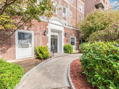 208 Centre Ave #5K, New Rochelle, NY 10805