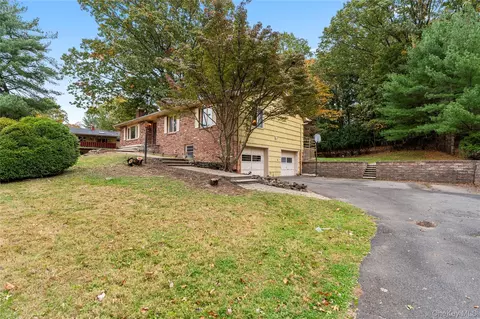 1 Edsam Rd, Clarkstown, NY 10989