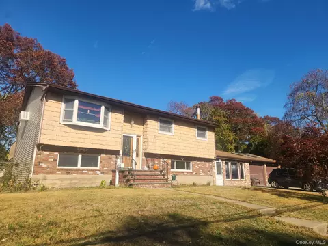 829 Stanley St, West Islip, NY 11795