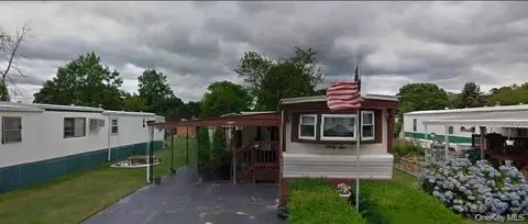 36 Betsy Ross Dr, Bohemia, NY 11716