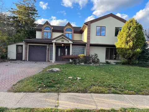3200 Lydia Ln, Bellmore, NY 11710