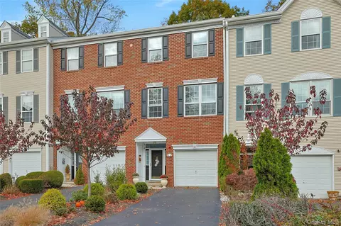 101 Meadow Ln, Clarkstown, NY 10954