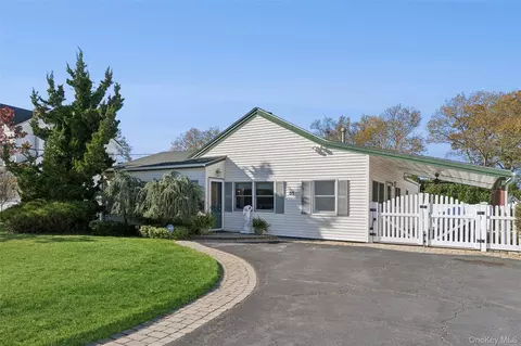 31 Grand Central Ave, Amityville, NY 11701