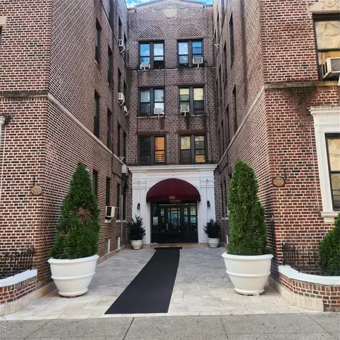 590 Parkside Ave #1BW, Brooklyn, NY 11226