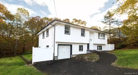 207 N Titmus Dr, Mastic, NY 11950