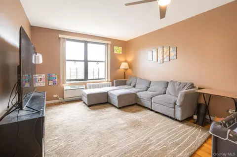 224-24 Union Tpke #6G, New York, NY 11364