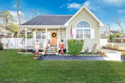 176 Bedford Ave, Mastic, NY 11950
