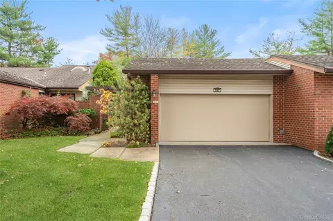 117 Eagles Cres, North Hempstead, NY 11030