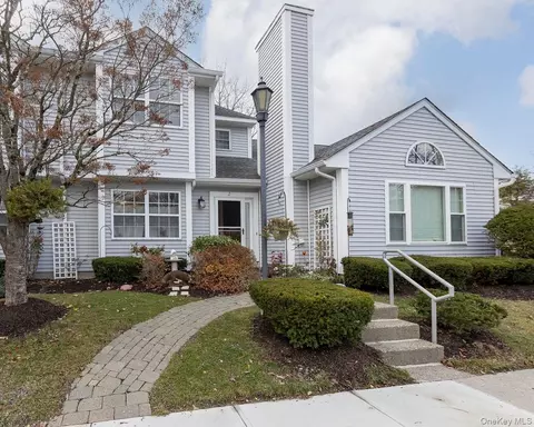 2 Spruce St, Pawling, NY 12564