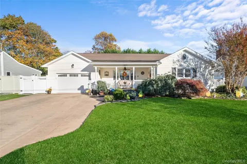 160 Grand Central Ave, Amityville, NY 11701