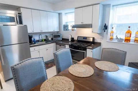525 Beach 138th St #A2, New York, NY 11694
