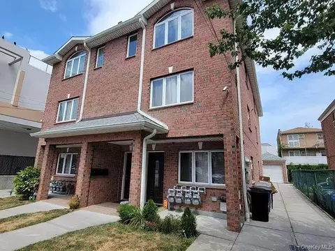 3617 194th St, Flushing, NY 11358