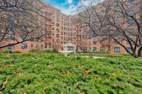 84-01 Main St #506, Jamaica, NY 11435