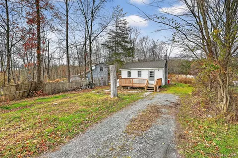 1187 Burlingham Rd, Shawangunk, NY 12566
