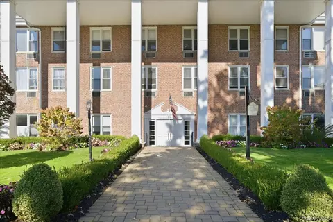 55 Lenox Rd #2V, Rockville Centre, NY 11570