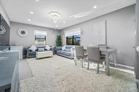 217-08 73 Ave #383A2, Oakland Gardens, NY 11364