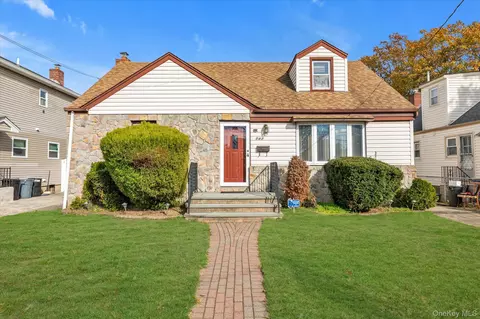 147 Ruxton St, Uniondale, NY 11553