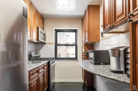 34-10 94th St #3D, New York, NY 11372