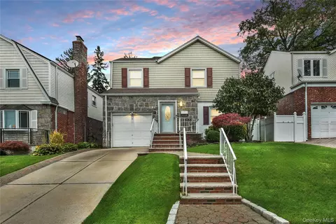 79-27 212th St, Hollis Hills, NY 11364