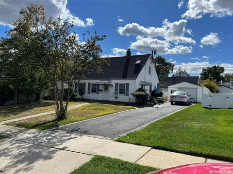 94 Sugar Maple Rd, Levittown, NY 11756