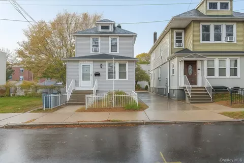 2849 E 195th St, New York, NY 10461