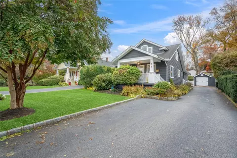 64 Central Pkwy, Huntington, NY 11743
