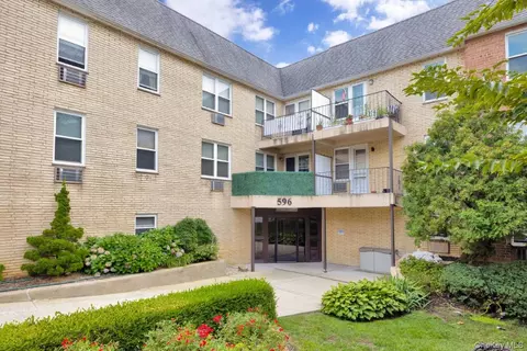 596 Broadway #14B, Hempstead, NY 11563