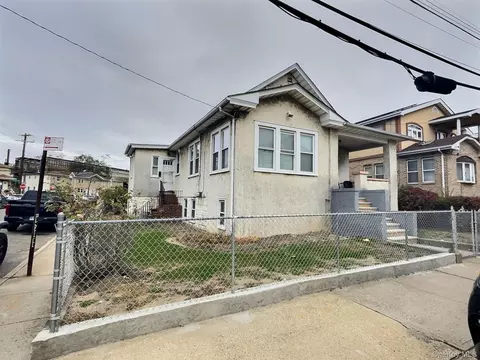 2718 Collier Ave, Far Rockaway, NY 11691