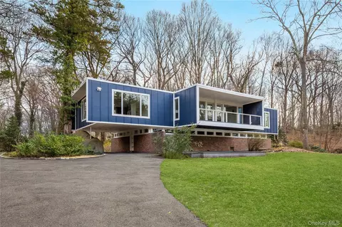 25 Wood Rd, North Hempstead, NY 11050