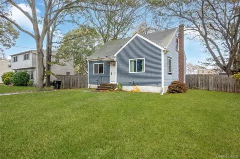 1137 Namdac Ave, Bay Shore, NY 11706
