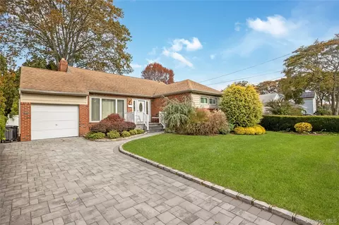 1745 Gerose Ct, East Meadow, NY 11554