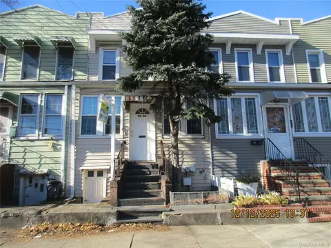 60-66 60th St, New York, NY 11378