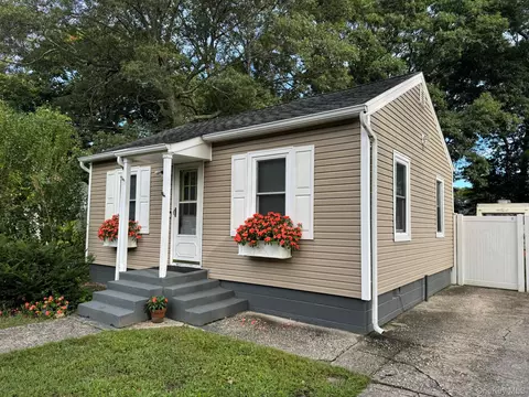5457 Expressway Dr N, Brookhaven, NY 11742