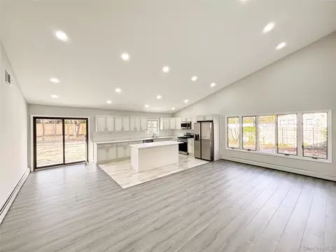 22 Harford Dr, Coram, NY 11727