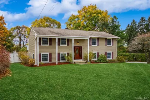 48 Overlook Dr, Mahopac, NY 10541