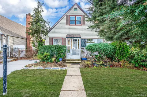 206 W Marshall St, Hempstead, NY 11550