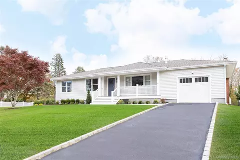 1995 Ruth Rd, Mattituck, NY 11952
