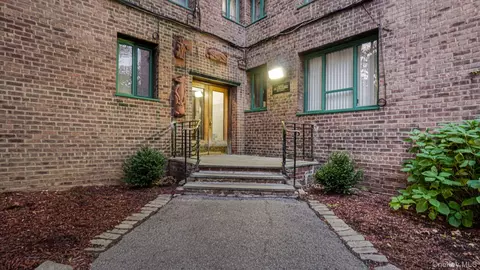 2075 Saint Raymond Ave #5H, New York, NY 10462