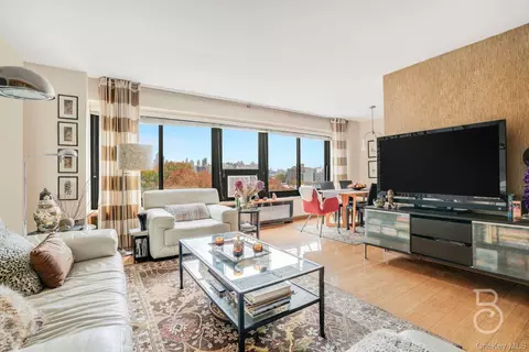33-47 14th St #6C, Astoria, NY 11106