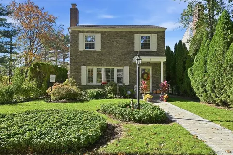 72 Harrison St, Garden City, NY 11530