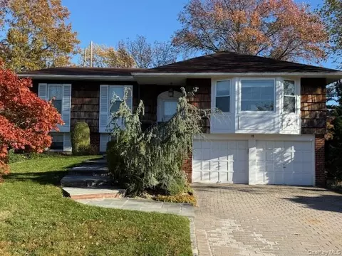 19 Carriage Rd, North Hempstead, NY 11576