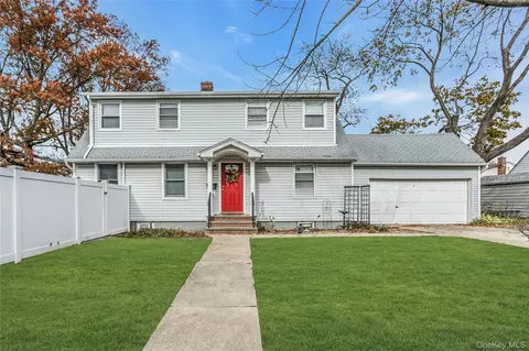 1541 Bellmore Rd, North Bellmore, NY 11710
