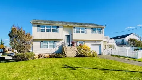 2905 Ocean Ave, Seaford, NY 11783
