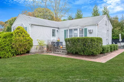305 Terry Rd, Smithtown, NY 11787